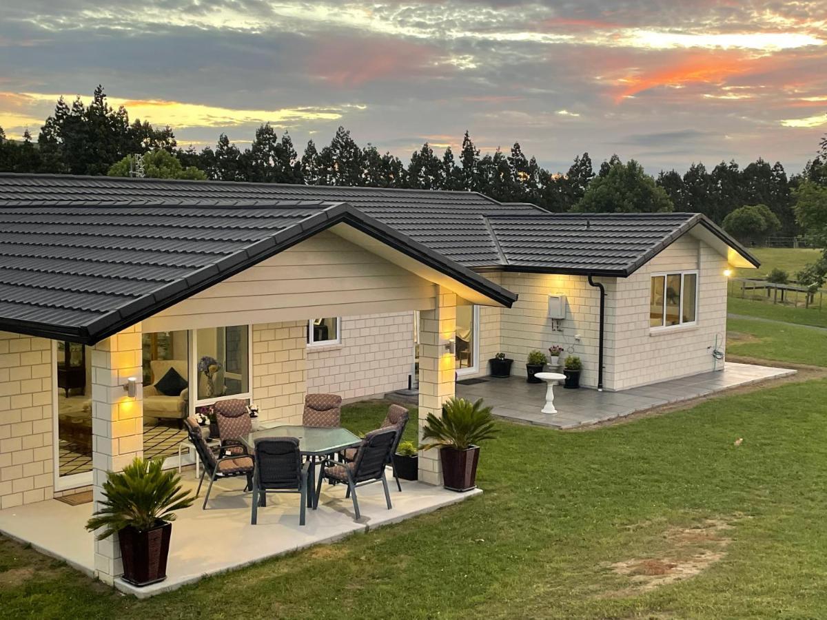 Veld View Bed And Breakfast Tuakau Kültér fotó